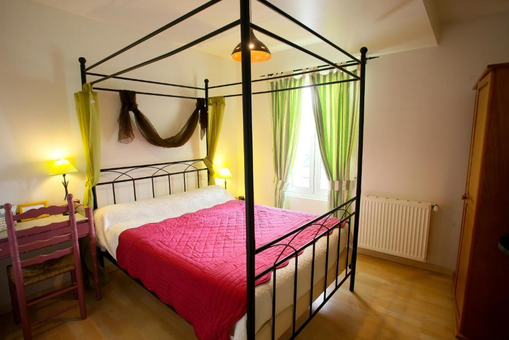 Logis Auberge La Cremaillere Villandraut Room photo